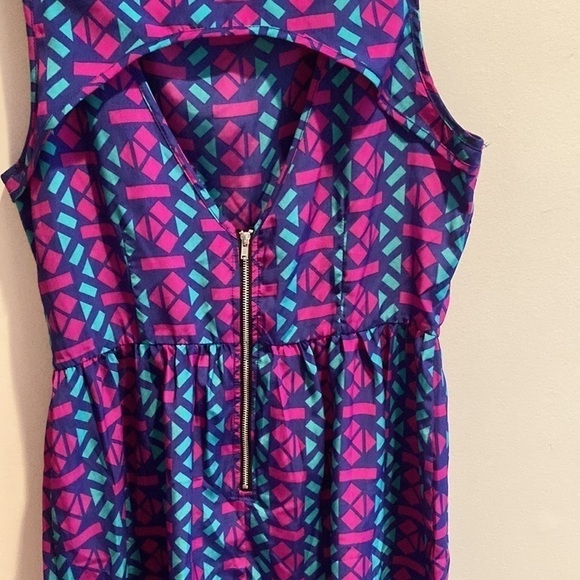 129. LOVE ONE CLOTHING - Picture 5 of 5